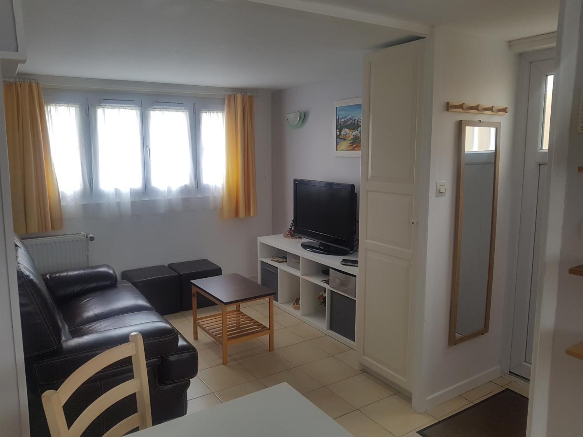 Apartment Independant, Proche Gare Aubergenville